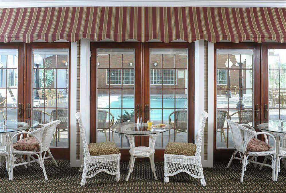 Carlisle Inn Sugarcreek Exterior photo